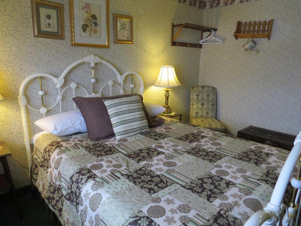 Billy Barker Casino Hotel Quesnel Room photo